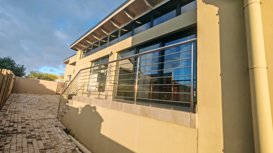 3 Bedroom Property for Sale in Hartenbos Heuwels Western Cape